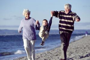 Бабушки и дедушки: их роль в воспитании детей Влияние бабушек на воспитание внуков